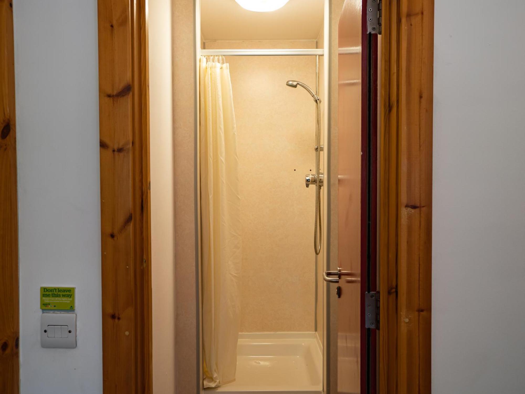 Yha London Lee Valley Cheshunt Exterior foto
